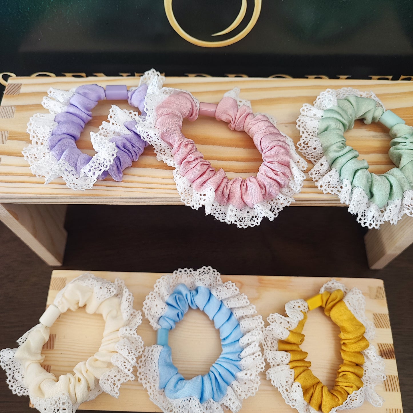 6 Pieces Net Bordered Scrunchies