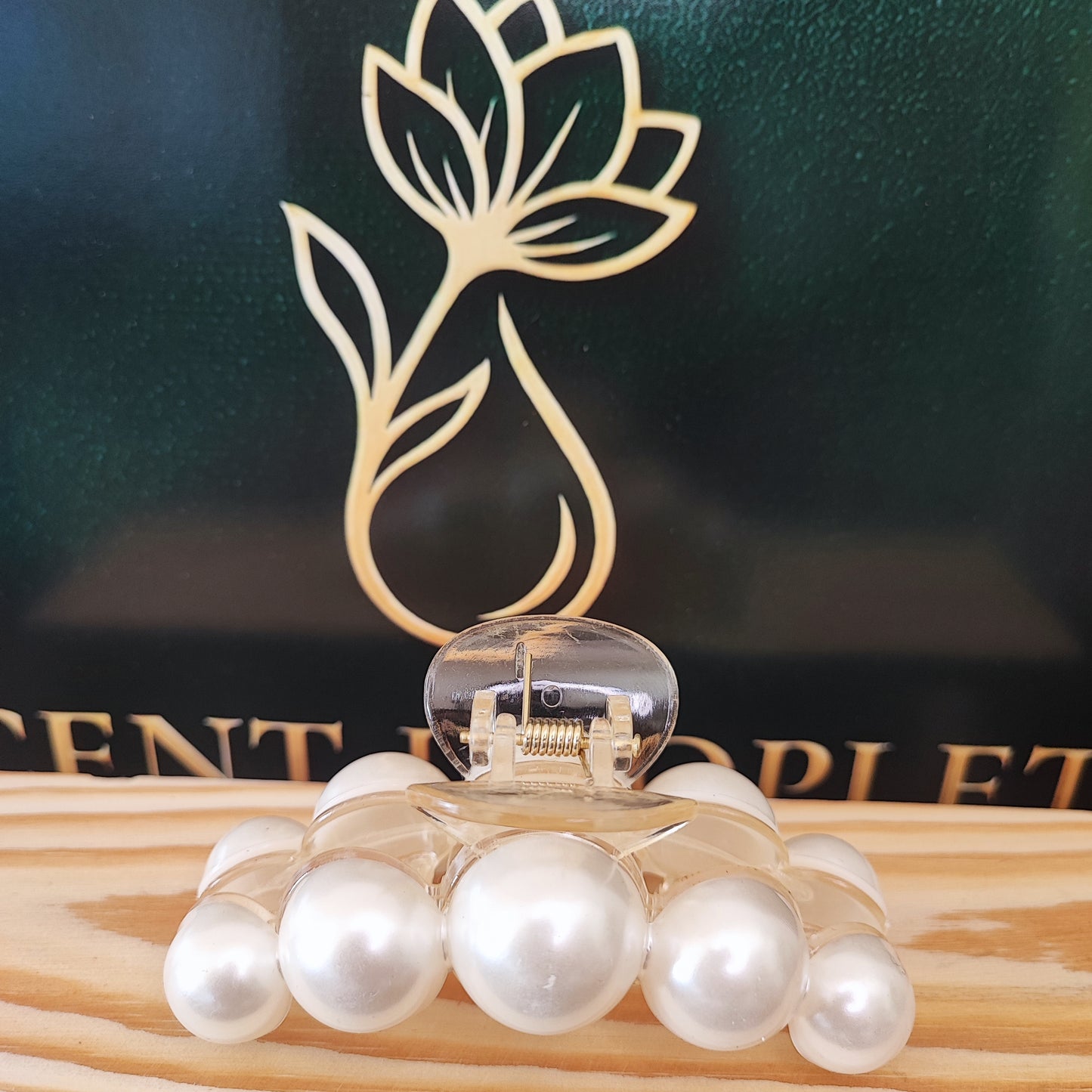 Pearl Hair Claw Clip