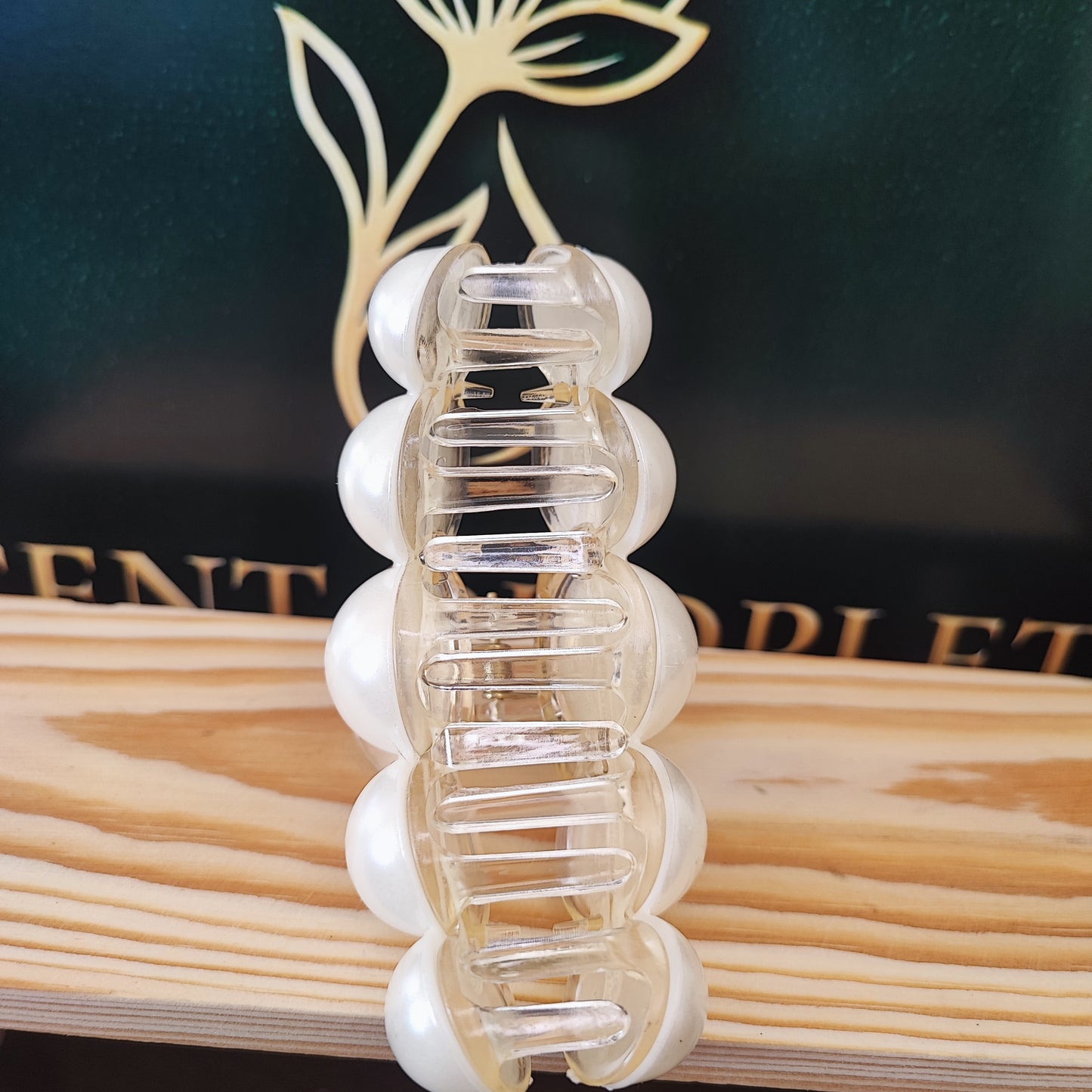 Pearl Hair Claw Clip