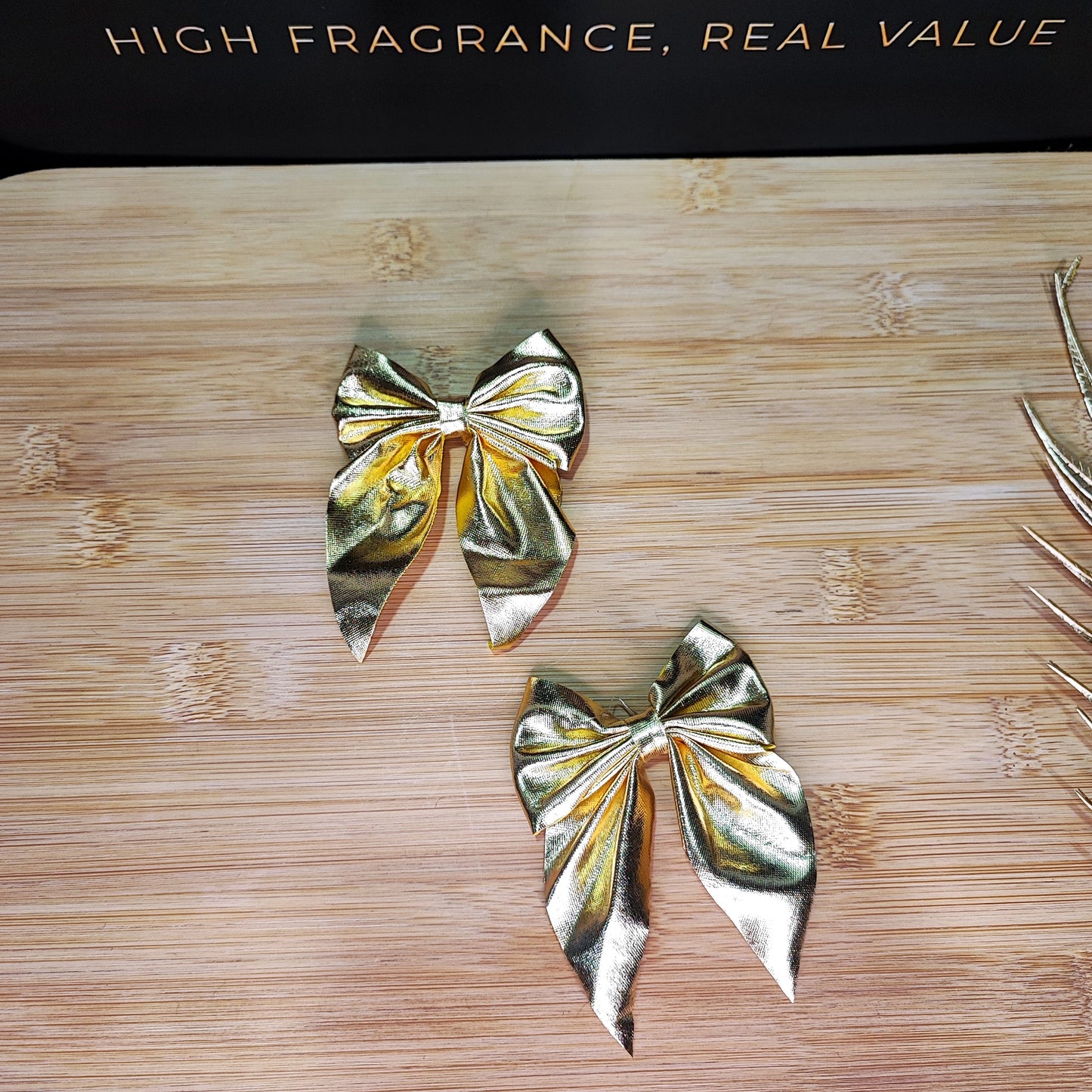2 Pieces Golden Bow Clip