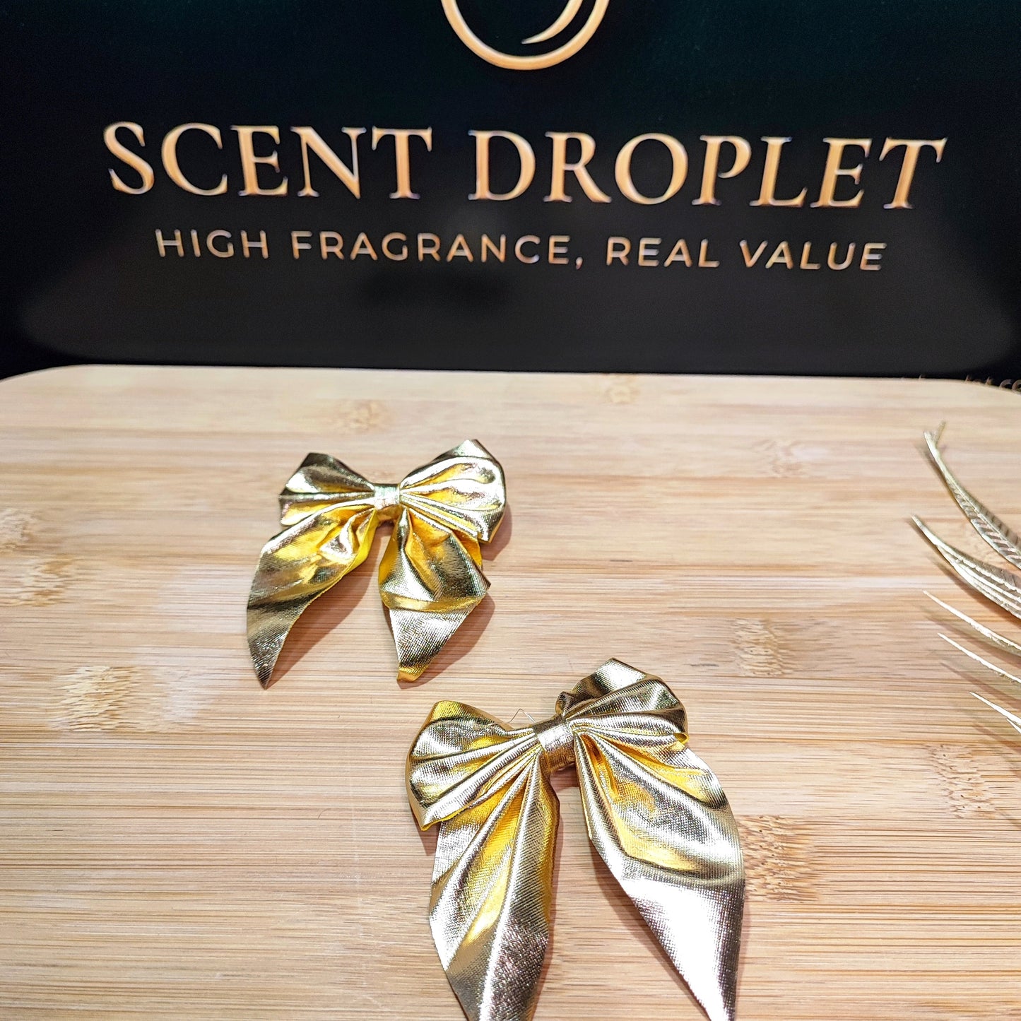 2 Pieces Golden Bow Clip