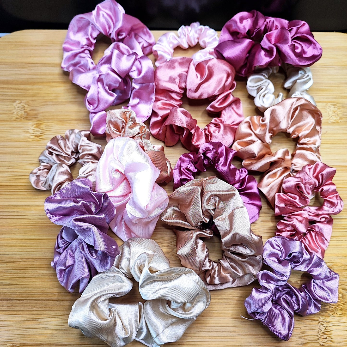 16 Pieces Satin Scrunchies