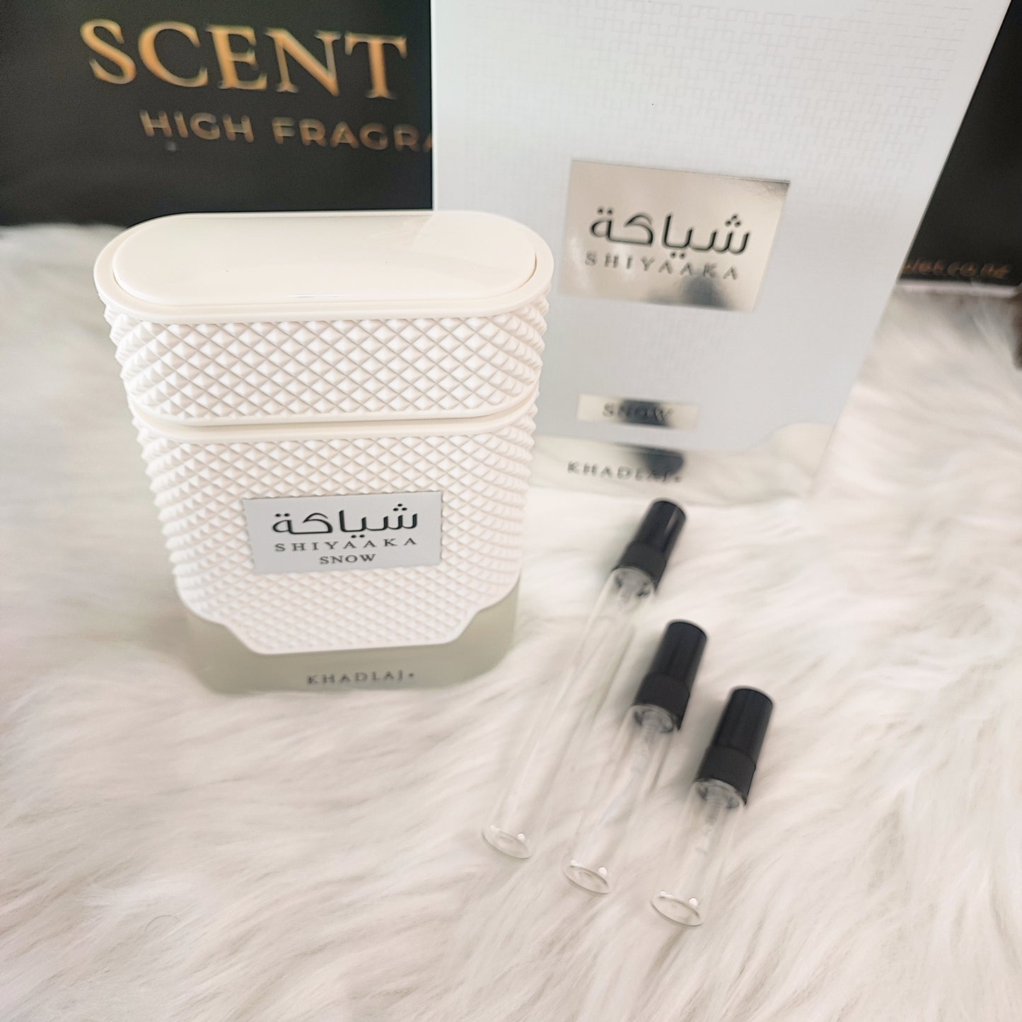 Shiyaaka Snow by Khadlaj fragrance notes - Bergamot, Mandarin, Pink Pepper, Nutmeg, Neroli, Cardamom, Vetiver