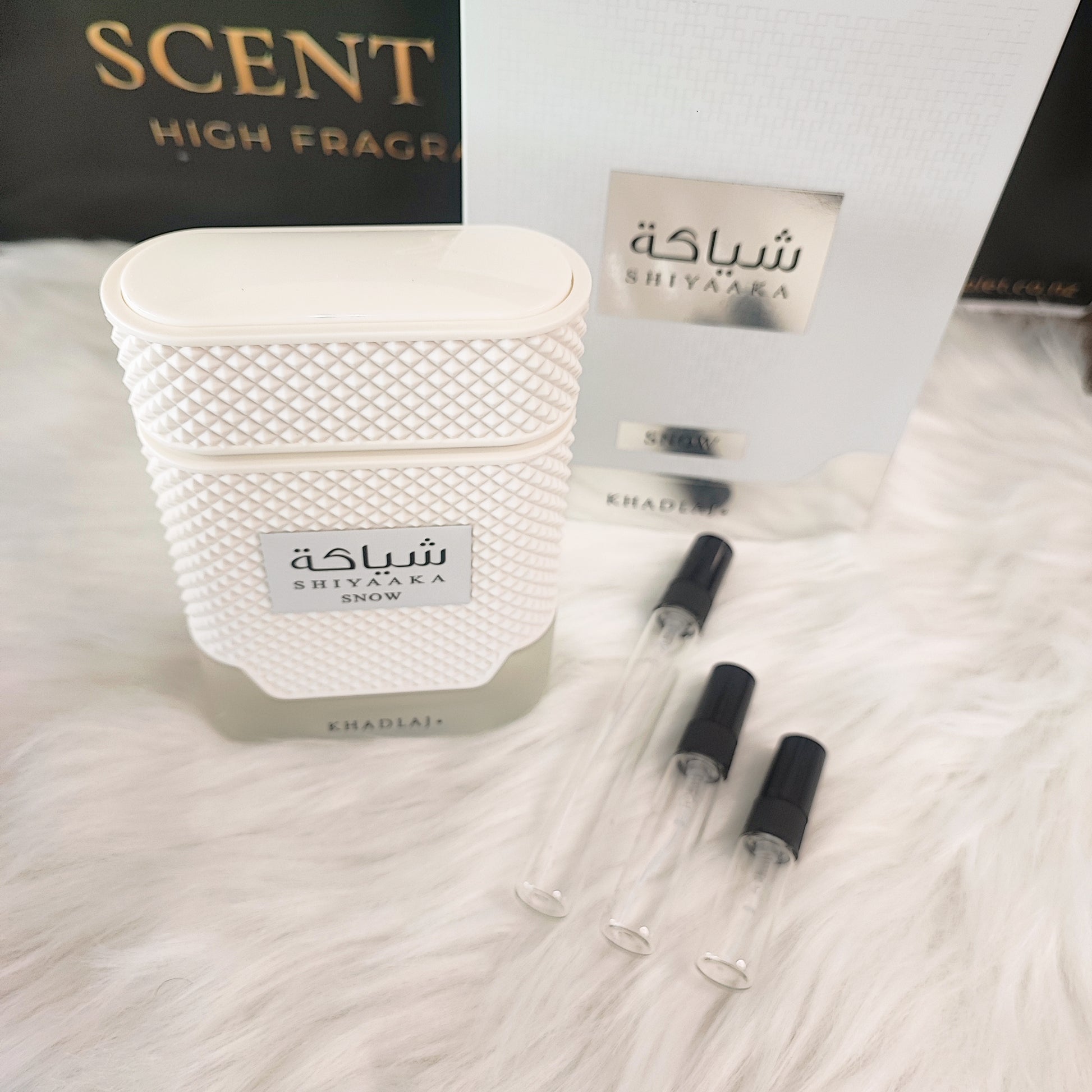 Shiyaaka Snow by Khadlaj fragrance notes - Bergamot, Mandarin, Pink Pepper, Nutmeg, Neroli, Cardamom, Vetiver